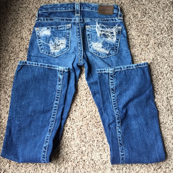 Sold on M - Picture 1 of 3